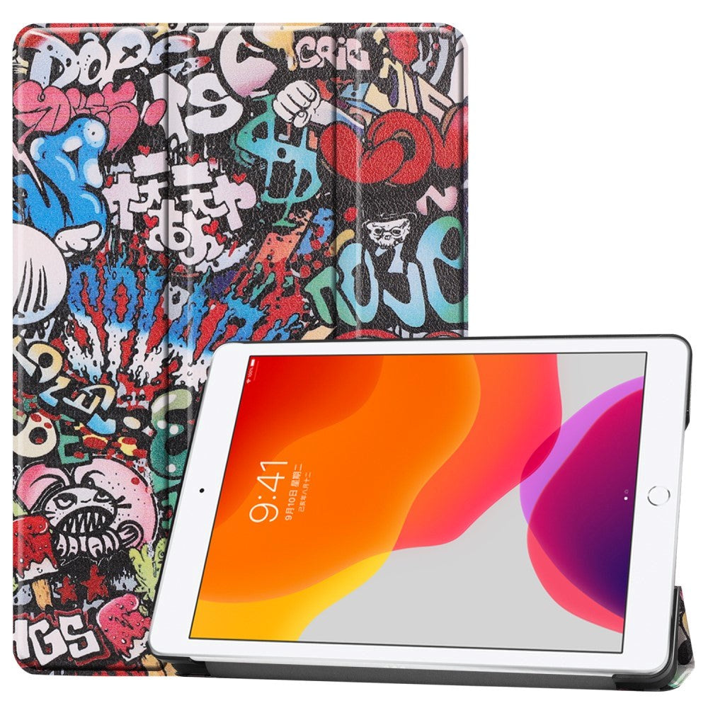 iPad 10,2" (2021 / 2020 / 2019) Skinndeksel m. Tri-fold stativ - tegneserie