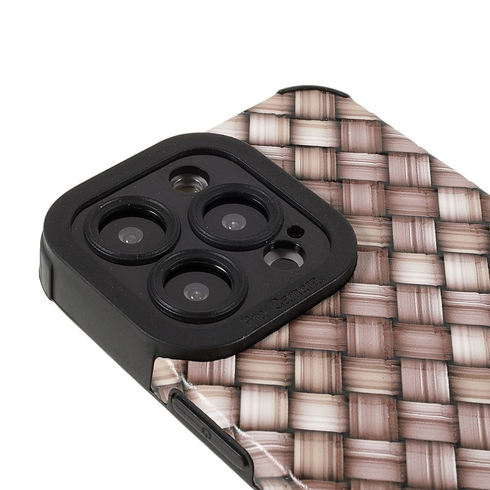 iPhone 13 Pro fleksibelt plastdeksel - vevd tekstur - brun