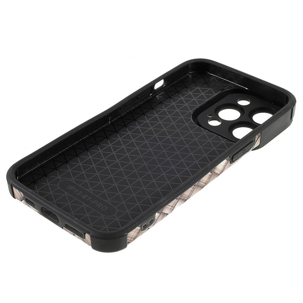 iPhone 13 Pro fleksibelt plastdeksel - vevd tekstur - brun