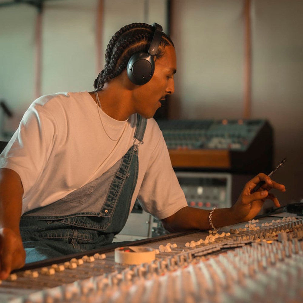 Wavell 4 Signature trådløse over-ear-hodesett - svart