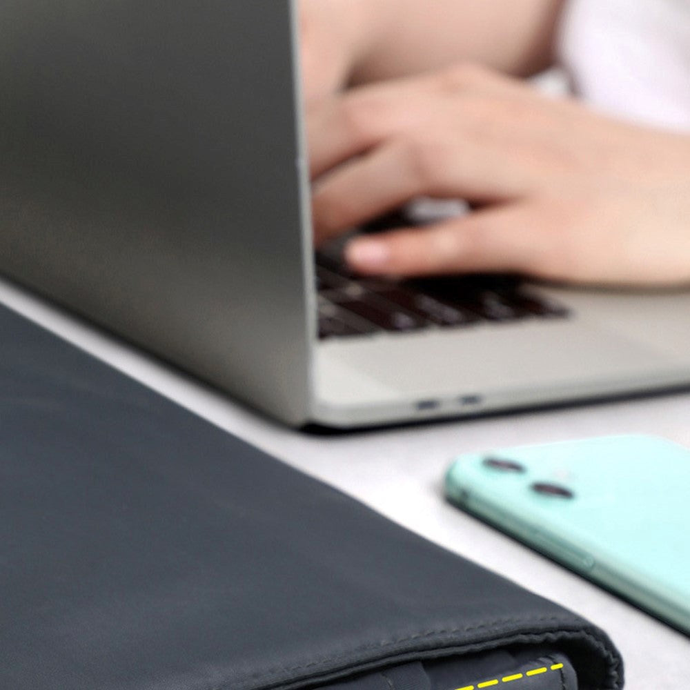 Bærbar 16" nylonhylse (380 x 280 x 20 mm) m. ekstra oppbevaring - svart