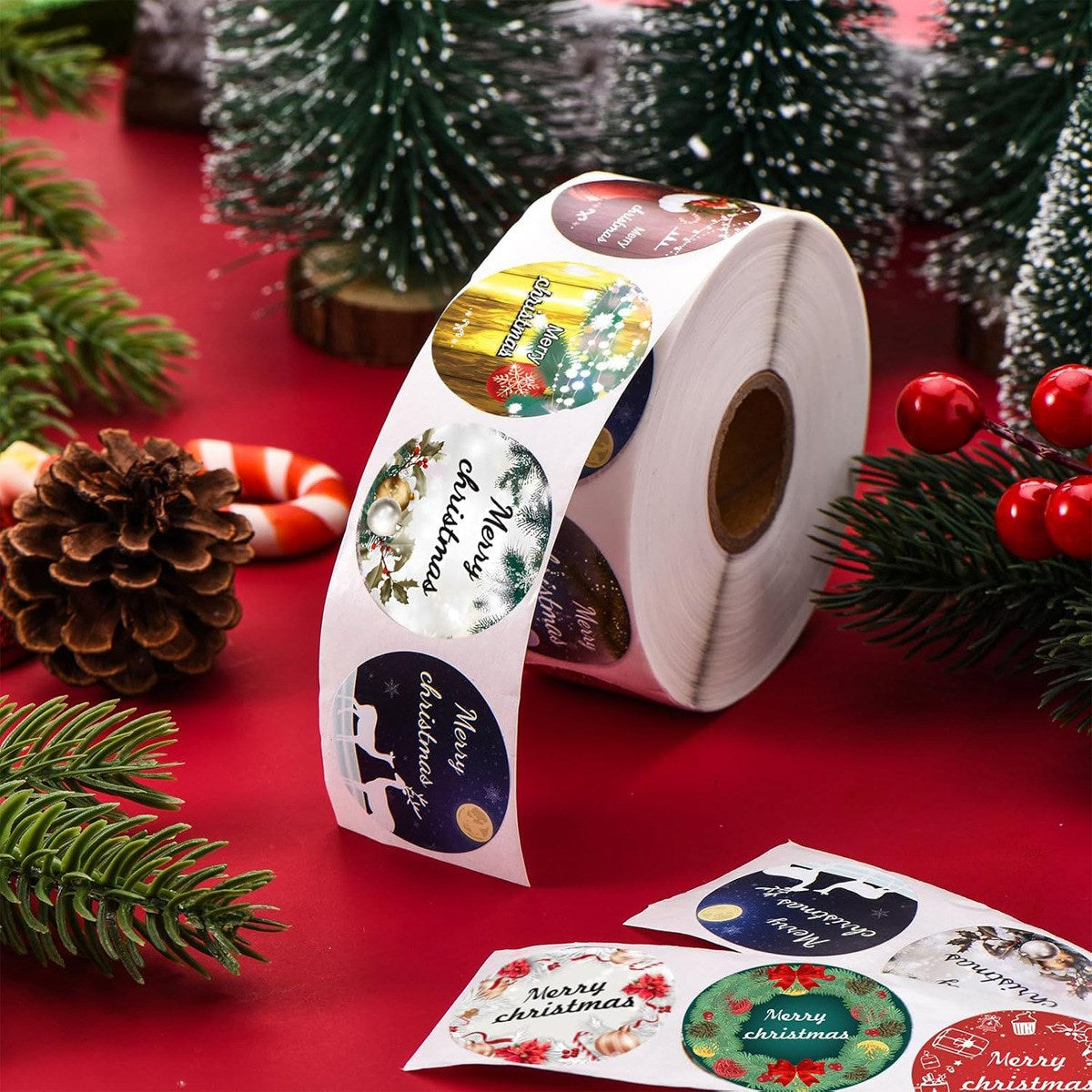 Klistermærkerulle med 500 stk. - 8 Unikke Designs - Merry Christmas