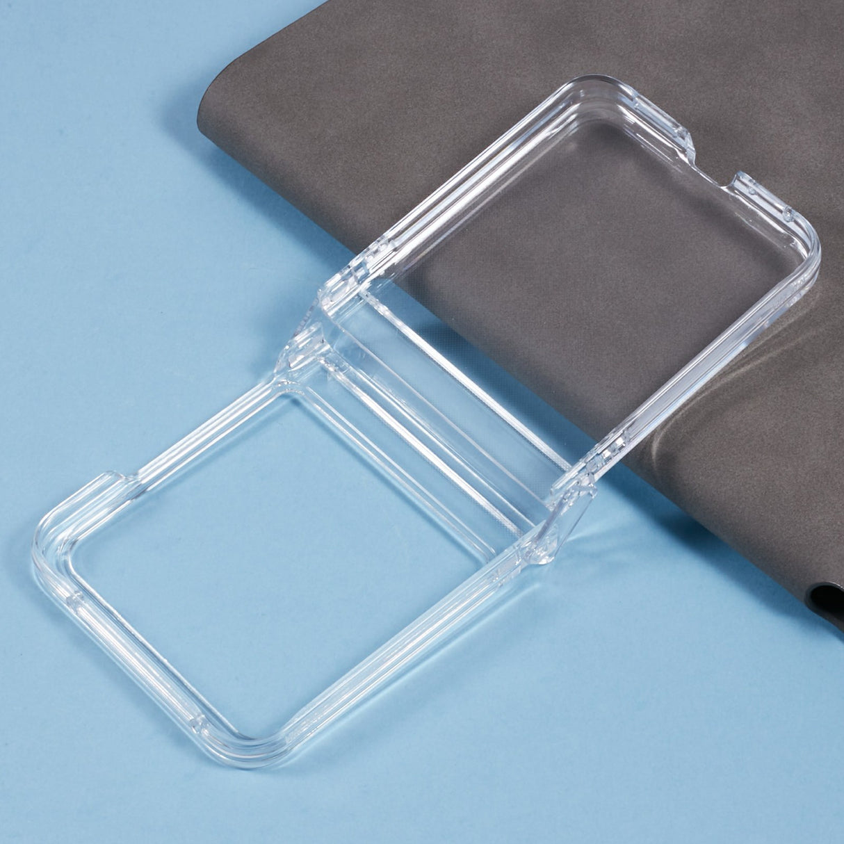 EIDERWOOD Motorola Razr 50 5G - Krystallklart støtsikkert fleksibelt plastdeksel - Gjennomsiktig