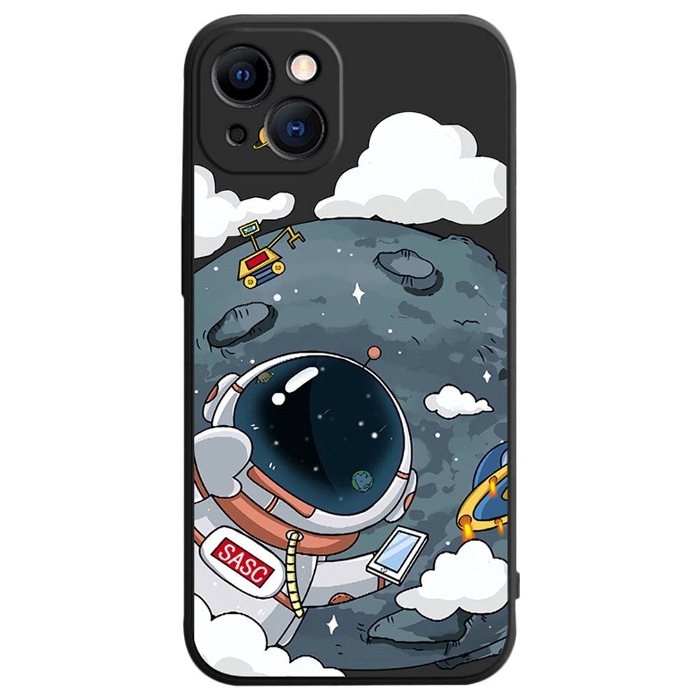iPhone 14 Plus fleksibelt bakdeksel laget av plast m. Print - Astronaut On The Moon / Svart