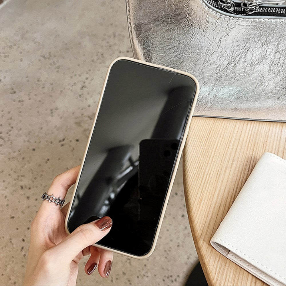 iPhone 12 Pro imitert skinndeksel m. Innebygd stropp - Beige