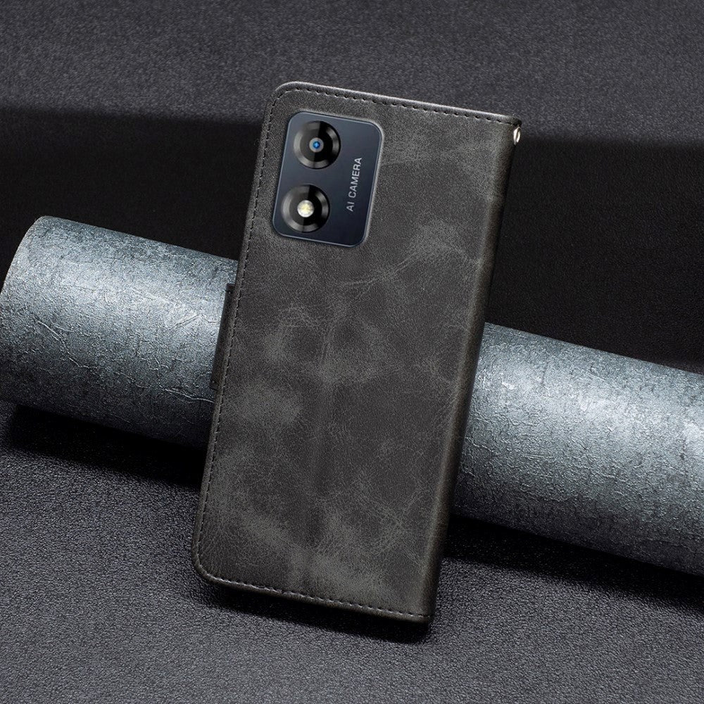 Motorola Moto E13 Læder Flip Cover m. Pung og Strop - Sort