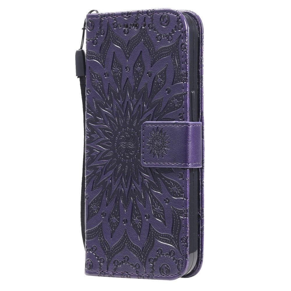 iPhone 15 Leather Flip Cover m. Veske og stropp - Mandala Flower - Lilla