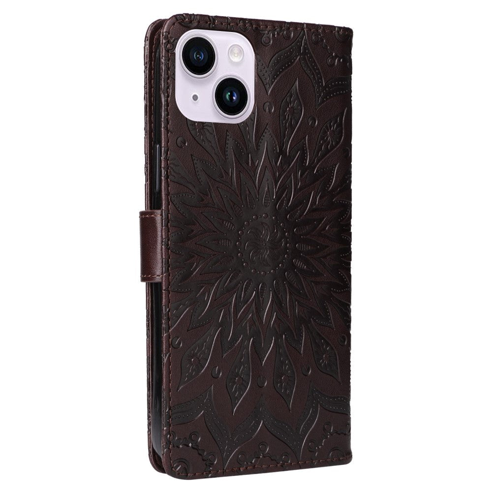 iPhone 15 Plus Leather Flip Cover m. Lommebok og stropp - Mandala Flower - Brun