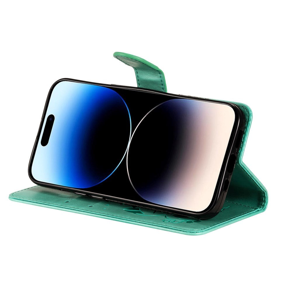 iPhone 15 Pro Leather Flip Cover m. Lommebok og stropp - Kattegravering - Grønn