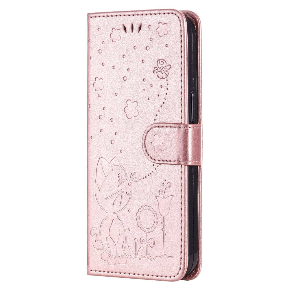 iPhone 15 Pro Leather Flip Cover m. Lommebok og stropp - Kattegravering - Rose gull