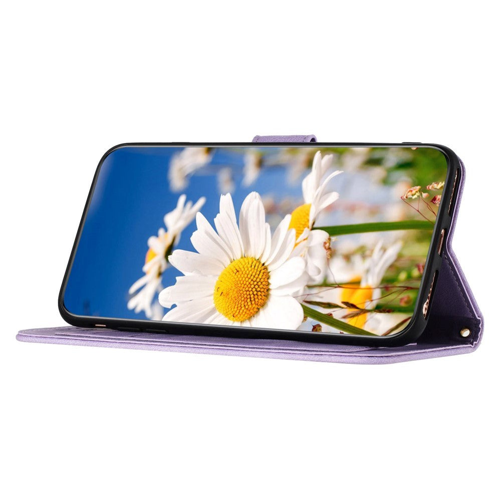iPhone 15 Pro Leather Flip Cover m. Veske og stropp - Lilla m. Blomster og sommerfugl