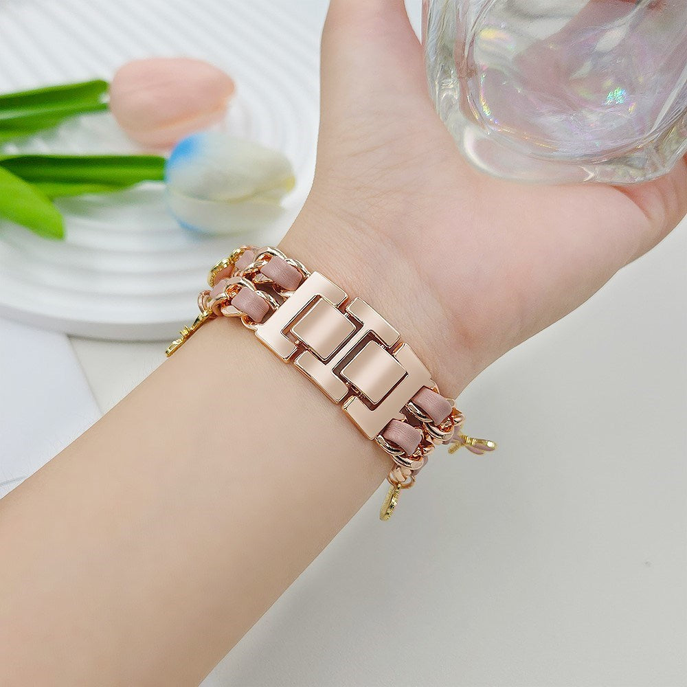 Apple Watch (42 / 44 / SE / 45 / 46 / 49mm) - EIDERWOOD Metal Rem m. Vegansk Læder & Vedhæng - Rose Gold / Lyserød