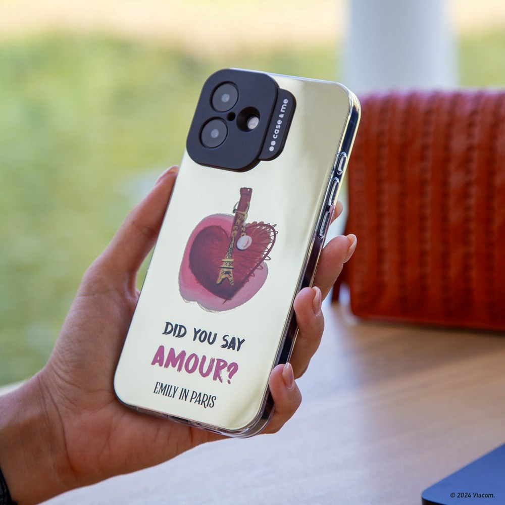 Case&Me - Emily in Paris - iPhone 16 Plus-deksel - Paris Love nøkkelring