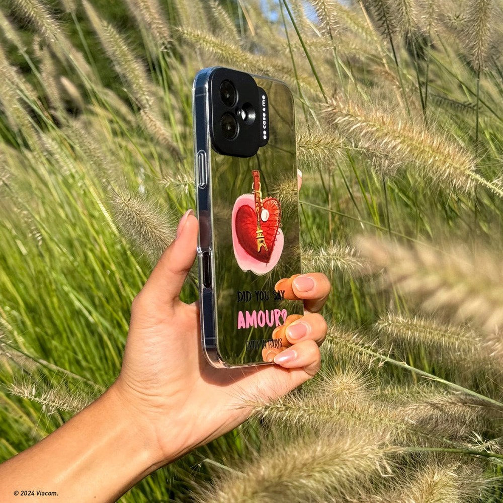 Case&Me - Emily in Paris - iPhone 16 Plus-deksel - Paris Love nøkkelring