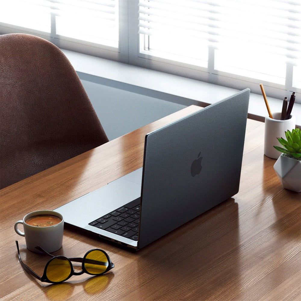 Satechi MacBook Pro 14 M5/M4/M3/M2/M1 (2025-2021) Eco Hardshell Cover - Mørk Gennemsigtig