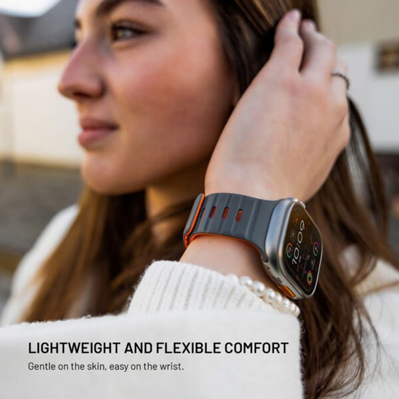 Apple Watch (42/44/SE/45/46/49mm) Fixed Silikone Urrem med Magnetisk Lukning - Grå / Orange