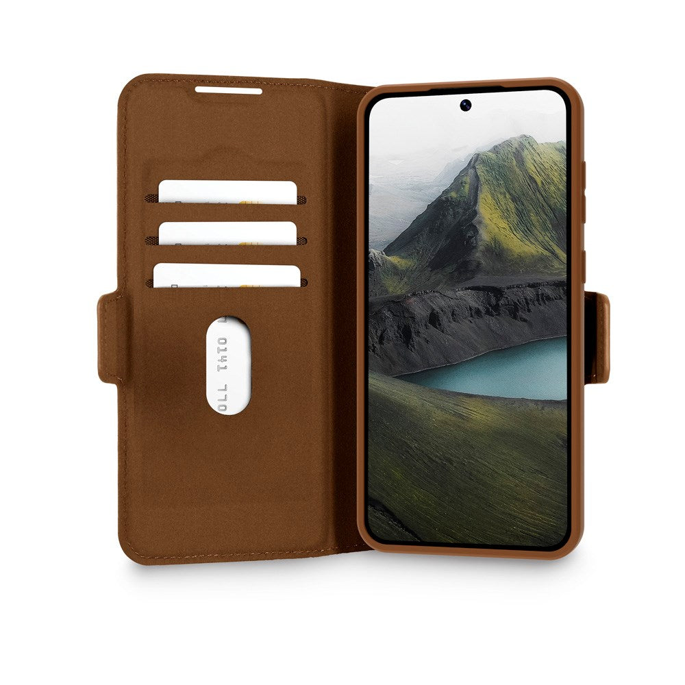 dbramante1928 Samsung Galaxy A56 (5G) Oslo Pro Resirkulert plastdeksel - Kortholder og stativfunksjon - Brun