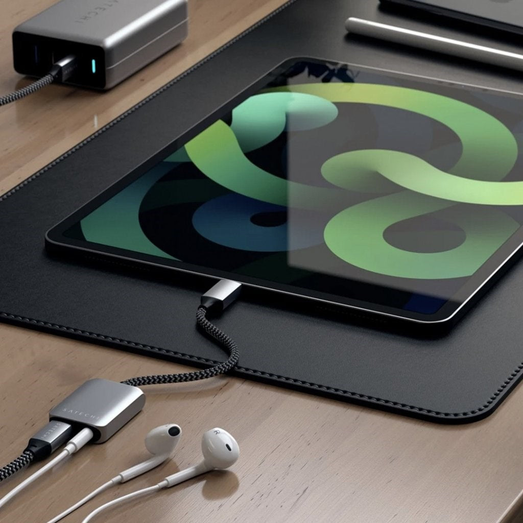 Satechi USB-C til Jack-kontakt 3,5 mm Adapter m. lader - Space Grey