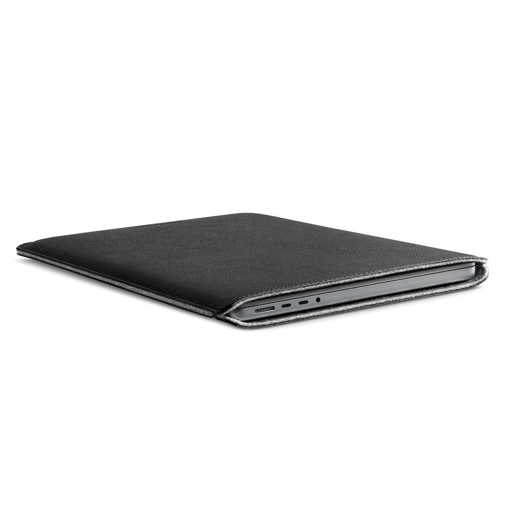 MacBook Pro 14" M5 / M4 / M3 / M2 / M1 (2025 / 2021) Woolnut Sleeve - 24.5 x 33 cm - Ægte Læder - Sort