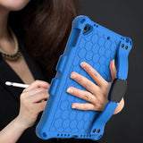 iPad (2018) / iPad (2017) / iPad Air 2 / iPad Air 2 barnedeksel m. Skulderstropp - Bikubemønster - Blå