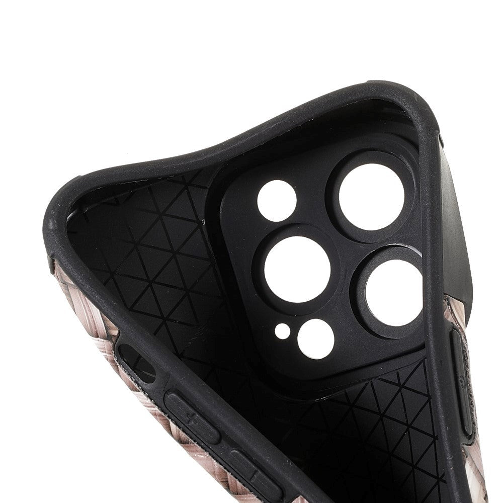 iPhone 13 Pro fleksibelt plastdeksel - vevd tekstur - brun