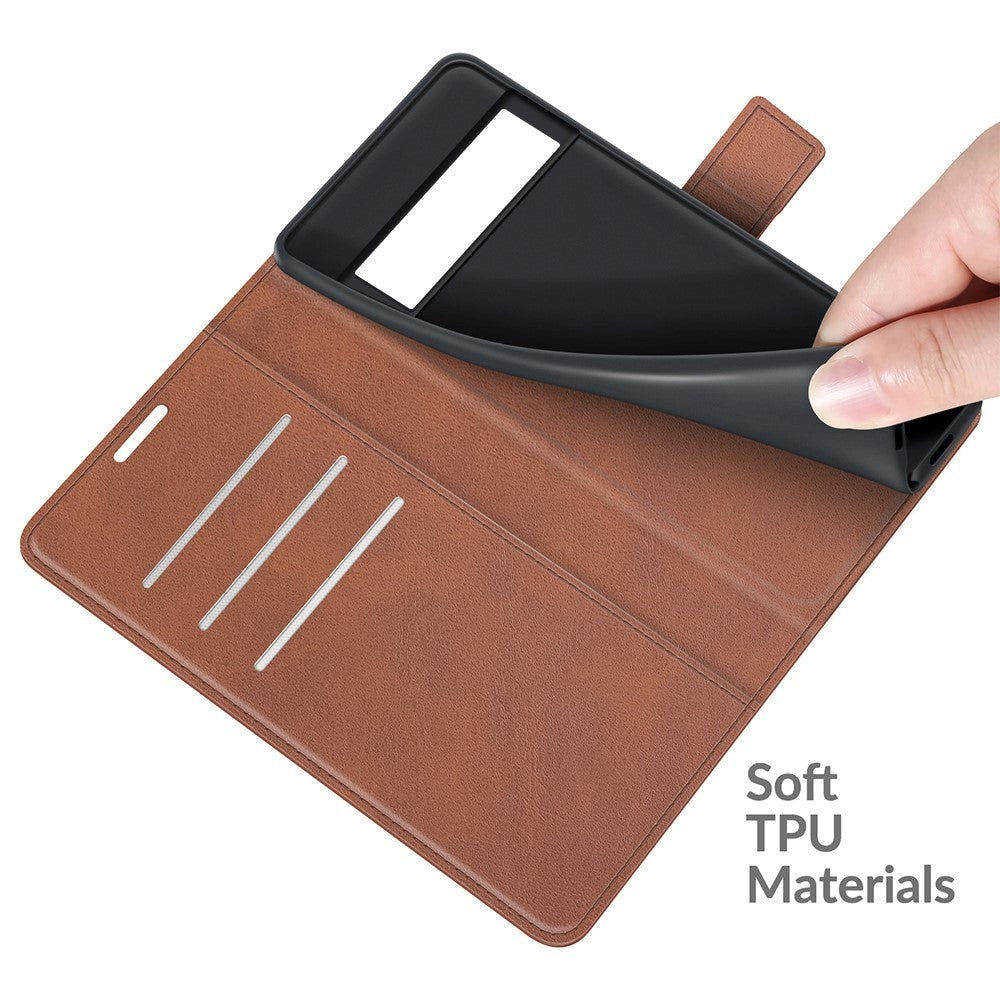 Google Pixel 6 Pro Læder Flip Cover m. Kortholder & Magnetisk Åbne/Lukke Funktion - Brun