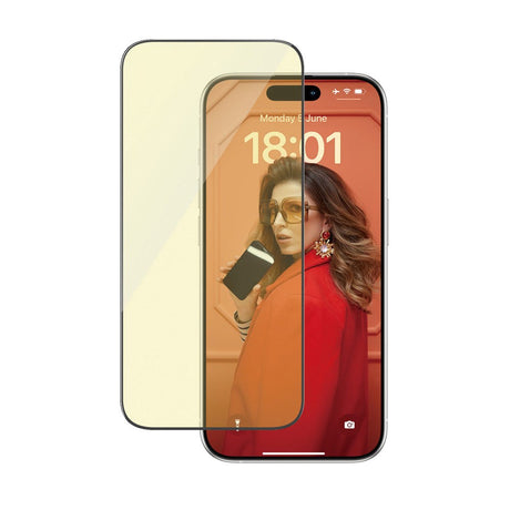 iPhone 15 Pro PanzerGlass Ultra Wide Fit skjermbeskytter m. EasyAligner - Anti-reflekterende - Anti-blått lys - Diamantstyrke - Gjennomsiktig / svart kant