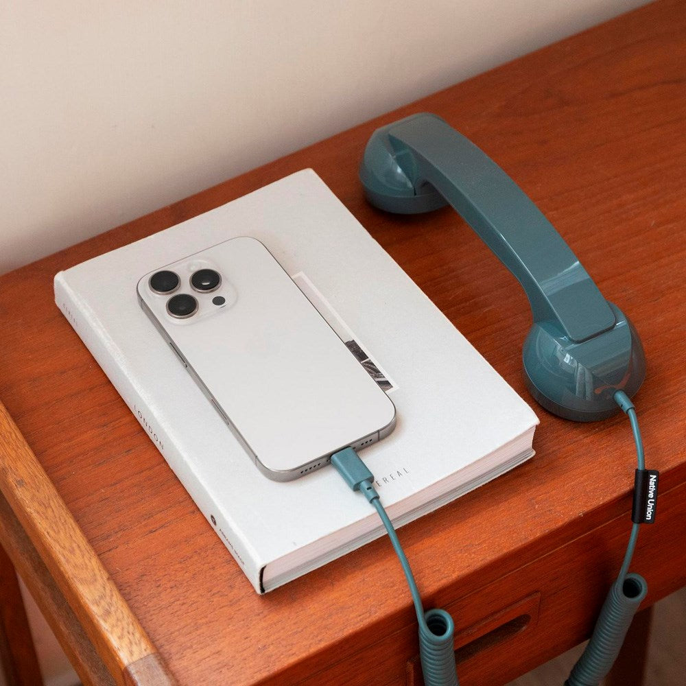Native Union - Retro Mobil m. USB-C - Slate Green