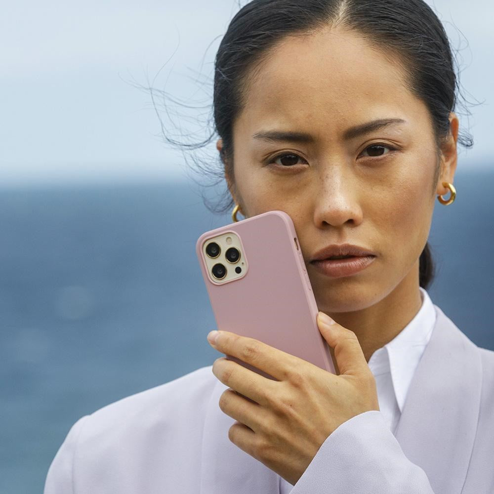 dbramante1928 iPhone 13 Mini Monaco bakdeksel - 100 % resirkulert plast - MagSafe-kompatibel - Rosa sand