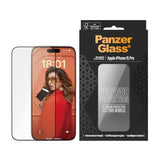 iPhone 15 Pro PanzerGlass Ultra Wide Fit Keramisk Beskyttelsesglass m. EasyAligner - Black Edge