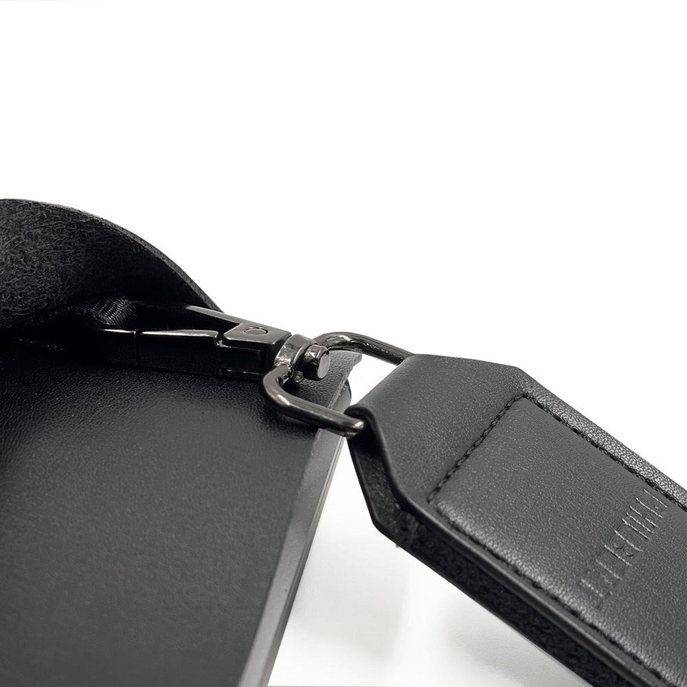 Philbert UltraSlim Vegan Leather Sleeve m. Stropp For MacBook / Laptop 16" (36 x 26 x 2 cm) - Svart