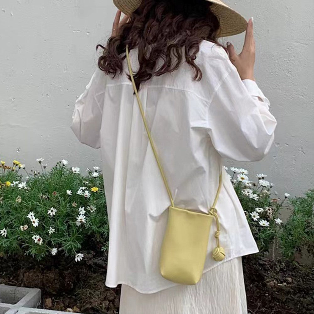 Crossbody mobilveske i kunstskinn m. Magnetlukking (200 x 130 mm) - Beige