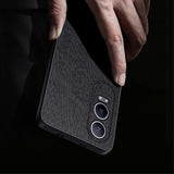 EIDERWOOD OnePlus Nord CE4 Lite (5G) Læderbetrukket Plastik Bagside Cover - Træ Tesktur - Sort