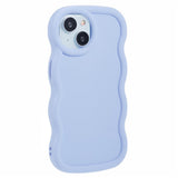 EIDERWOOD iPhone 13 Fleksibelt Plastik Wavy Mobil Cover - Lilla