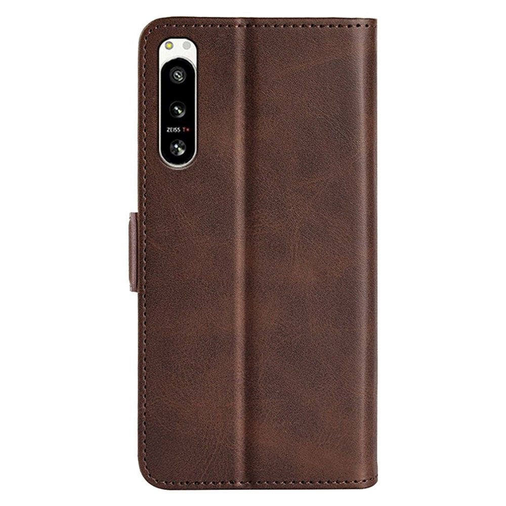 Sony Xperia 5 IV Leather Flip Cover m. Kortholder &amp; Magnetisk Åpne/Lukke funksjon - Mørkebrun