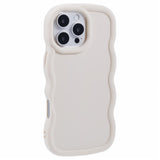 EIDERWOOD iPhone 16 Pro Max Fleksibelt Plastik Wavy Mobil Cover - Hvid
