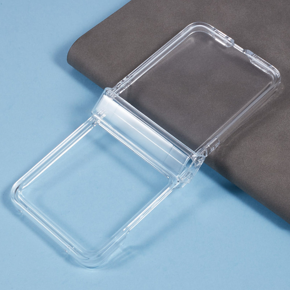 EIDERWOOD Motorola Razr 50 5G - Krystallklart støtsikkert fleksibelt plastdeksel - Gjennomsiktig