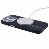 iPhone 12/12 Pro - EIDERWOOD-mønstret karbondeksel - MagSafe-kompatibel - Mørkt sikksakk-mønster