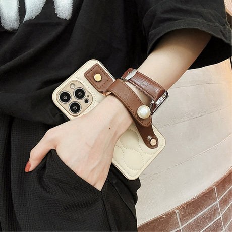 iPhone 12 Pro imitert skinndeksel m. Innebygd stropp - Beige