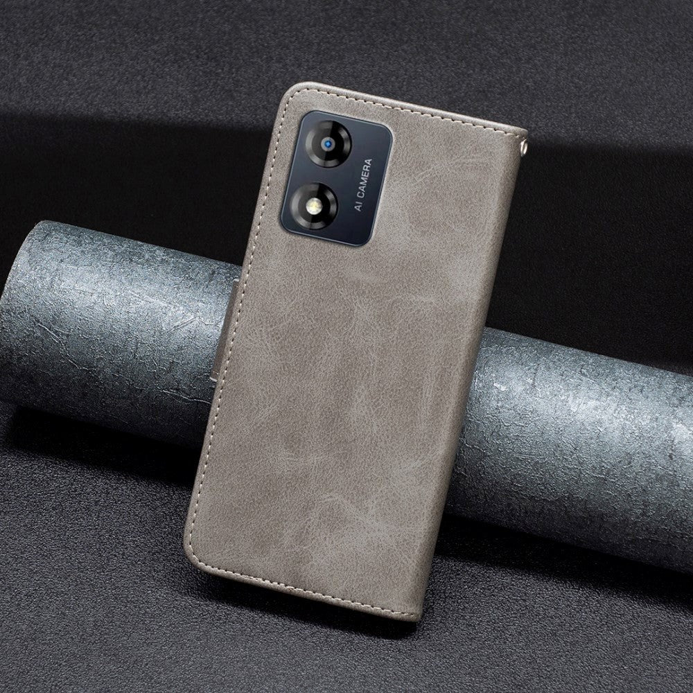 Motorola Moto E13 Leather Flip Cover m. Lommebok og stropp - Grå