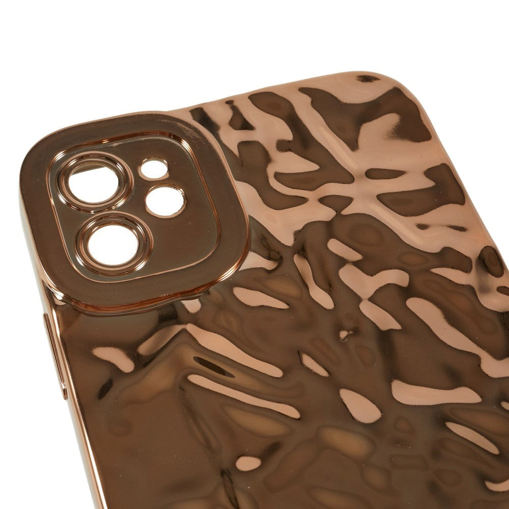 iPhone 11 Skinnende Fleksibel Plastik Bagside Cover - Bølget Design - Guld
