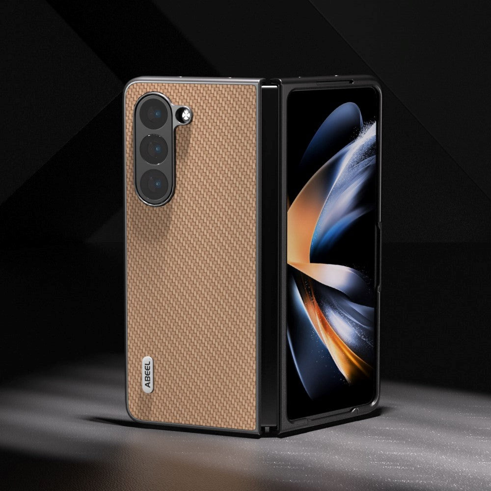 Samsung Galaxy Z Fold5 (5G) Lærdeksel Plastveske - Beige Carbon