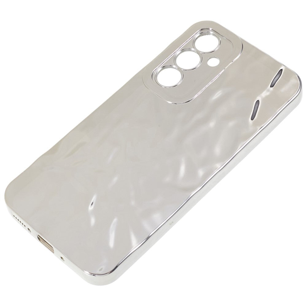 Samsung Galaxy A24 skinnende fleksibelt plastbakdeksel - Bølget design - Sølv