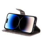 iPhone 15 Pro Leather Flip Cover m. Lommebok og stropp - Mandala Flower - Brun