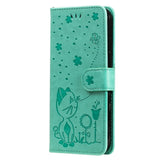 iPhone 15 Pro Leather Flip Cover m. Lommebok og stropp - Kattegravering - Grønn