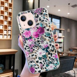 iPhone 15 Fleksibel Plastik Bagside Cover - Leopard og Blomster Mønster