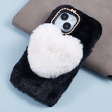 iPhone 15 fleksibelt plastdeksel m. Pels - Hjerte - Svart / Hvit
