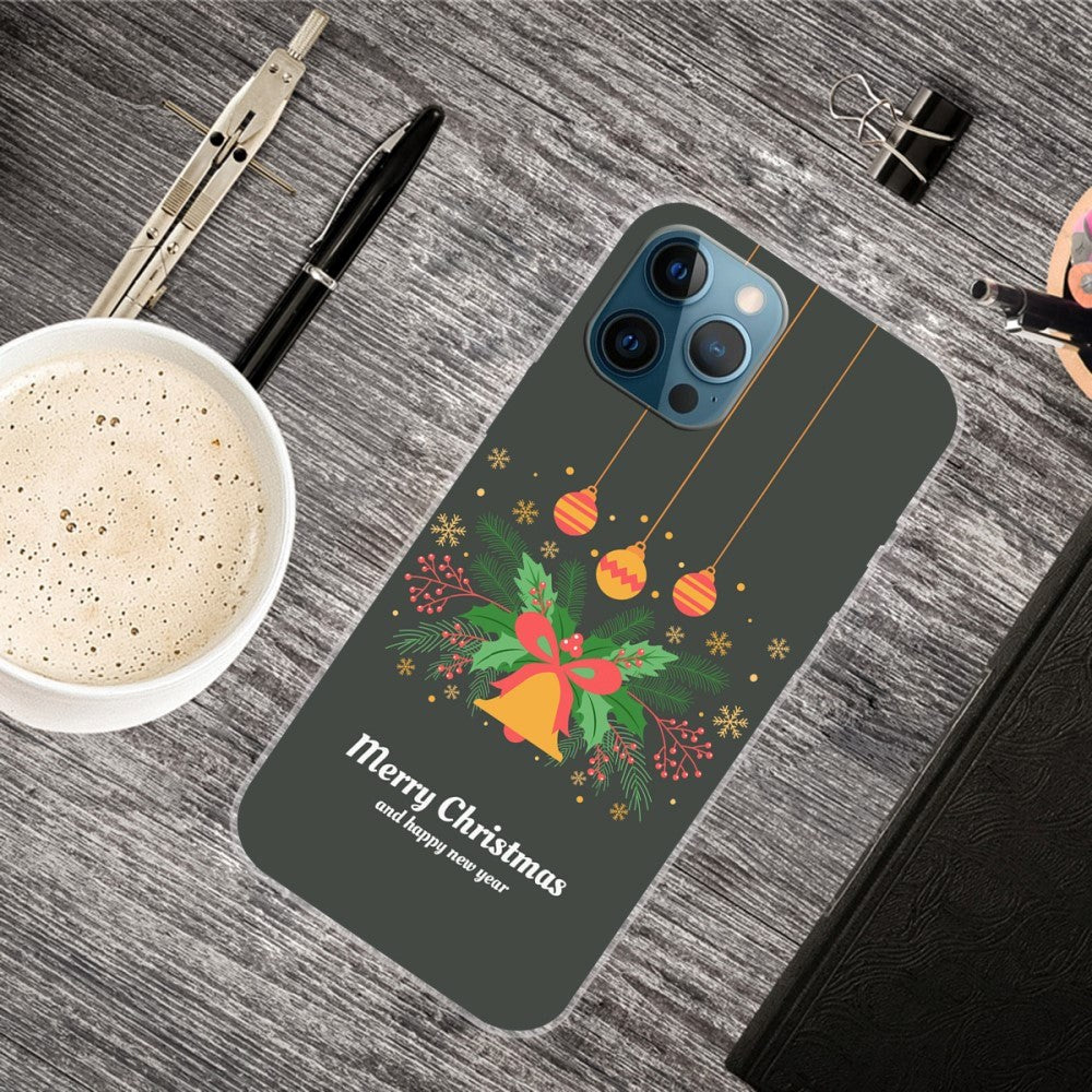 iPhone 15 Pro Fleksibelt Juledeksel i plast - God Jul - Julekrans og juleklokke