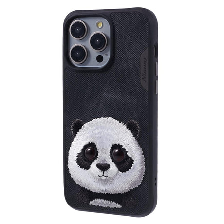 iPhone 15 Pro Hybrid Bakdeksel m. Dyremotiv og broderi - Panda