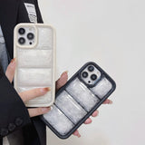 iPhone 15 Pro fleksibelt plastdeksel m. Teksturert dunjakke - Hvit 